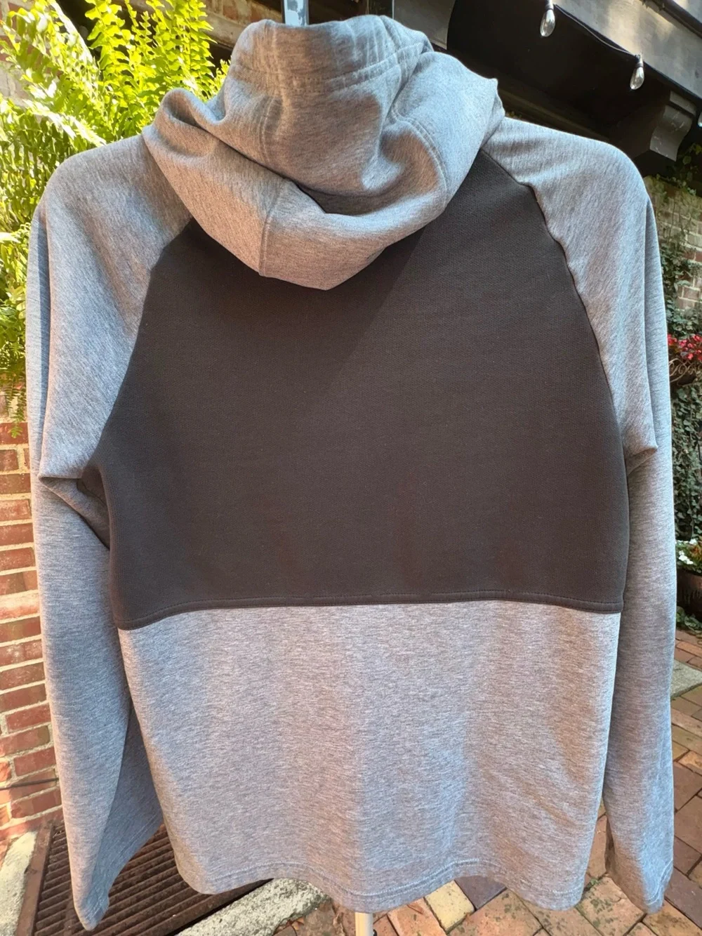 Nike Hoodie Mens Small Black Gray Pullover Zipper Pocket Swoosh Sweatshirt EUC